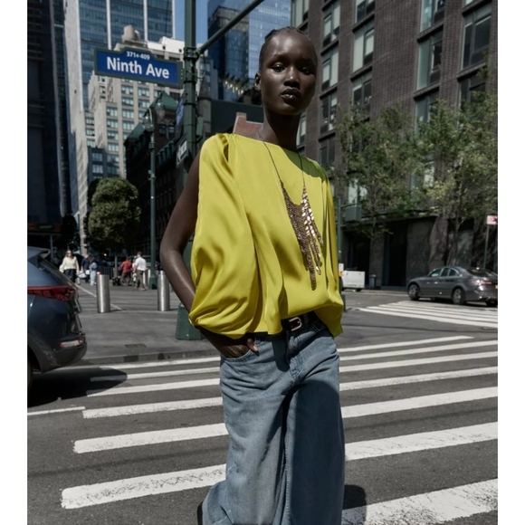 ZARA SATIN EFFECT CUTOUT SLEEVE / SIZE SMALL / LIME GREEN - Picture 3 of 7